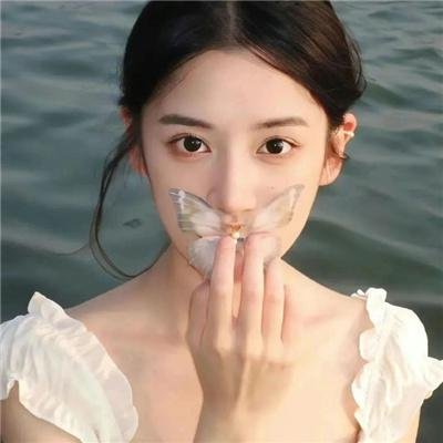 湖畔春晓